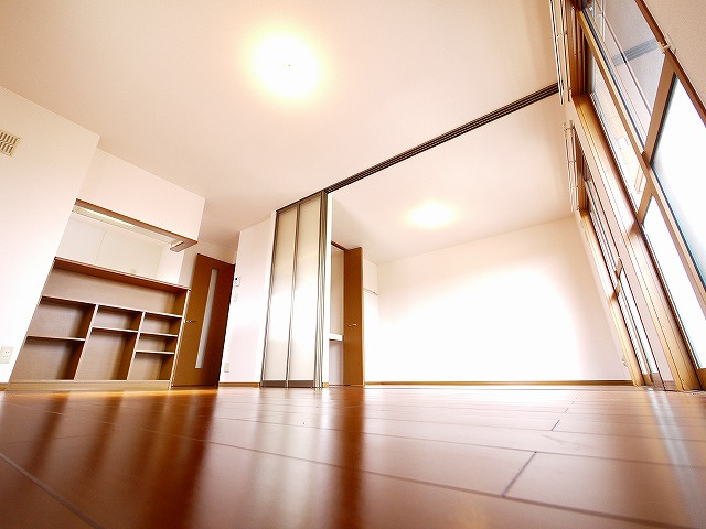 メゾンプレミール　Ａ棟の居間・リビング|ゆったりとした居間です