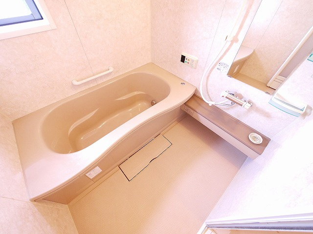 メゾンプレミール　Ａ棟の浴室|一坪風呂。足が伸ばせて日々の疲れを癒してくれます