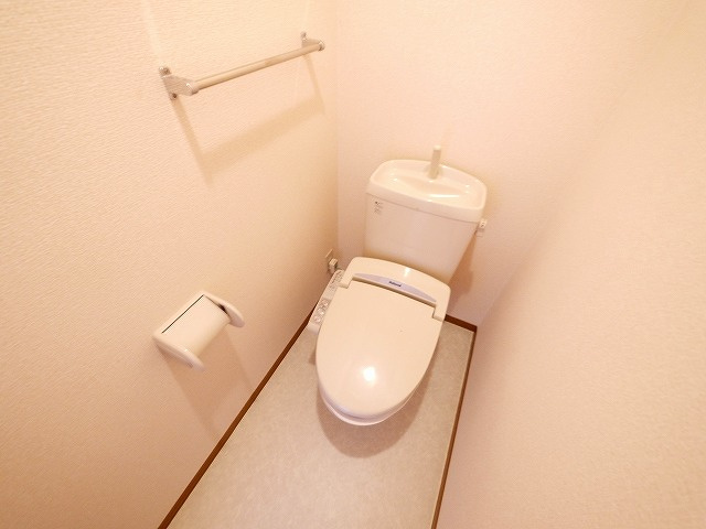 メゾンプレミール　Ａ棟のトイレ|落ち着いた色調のトイレです