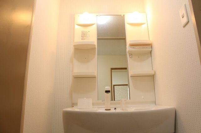 ファミール中村の独立洗面台|※別室の写真です。