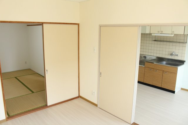 ファミール中村の洋室|※別室の写真です。