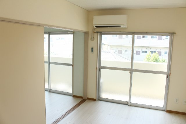 ファミール中村の洋室|※別室の写真です。