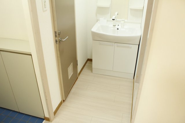 ファミール中村の洗面所|※別室の写真です。