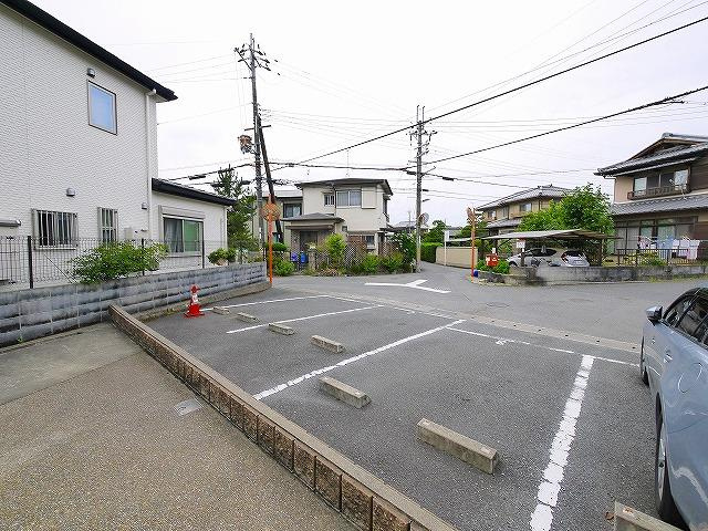 ピノヴェルデの駐車場|駐車場に車を止められます
