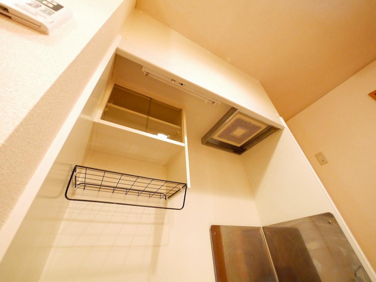 ピノヴェルデのキッチン|キッチン上段の収納スペースです
