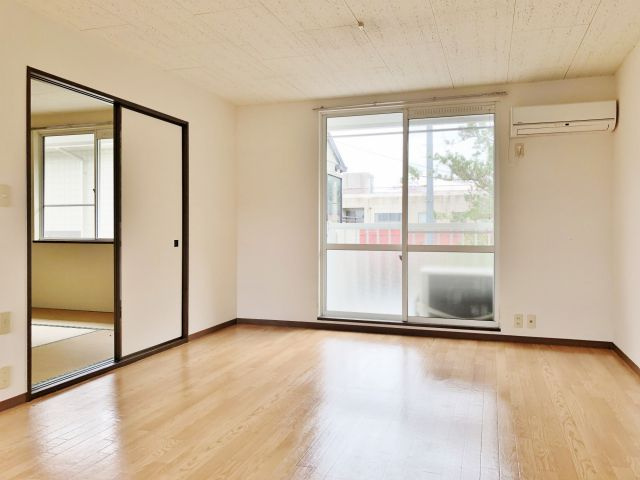 グローバルハイツの居間・リビング