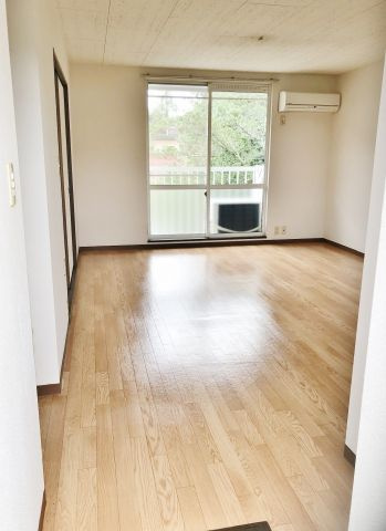 グローバルハイツの居間・リビング