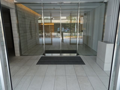 【エントランス】 | ウィルレーナ東京根岸 | ウィルレーナ東京根岸　2017年2月築。鶯谷駅から徒歩4分・入谷駅から徒歩11分の好立地。セキュリティ・水回り設備充実。