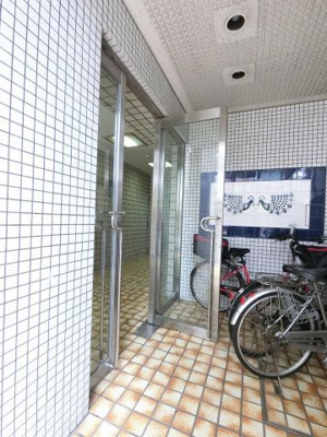 【エントランス】 | ストーク伊勢佐木五番館 | マンション入り口
