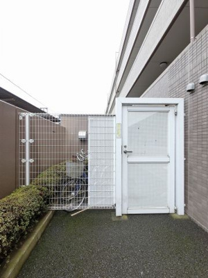 【その他共用部分】 | プライム羽田 | 駐輪場入口