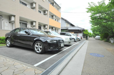 【駐車場】 | リバーサイド東久宝寺八番館 | カースペースがあります