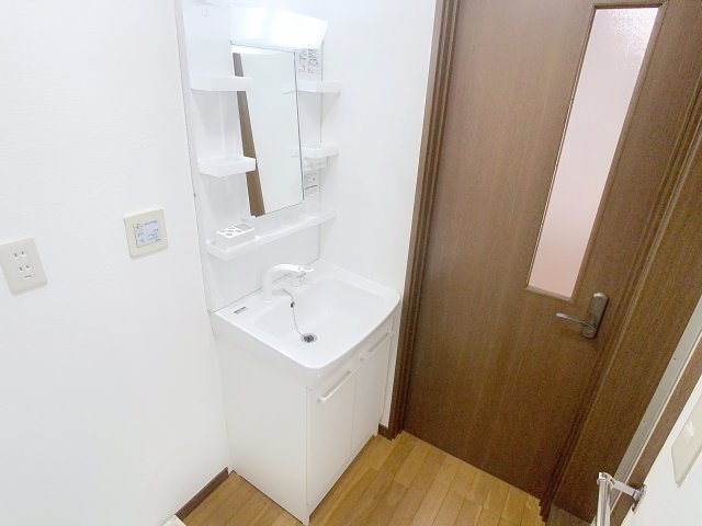 レジデンスアリーイコの独立洗面台