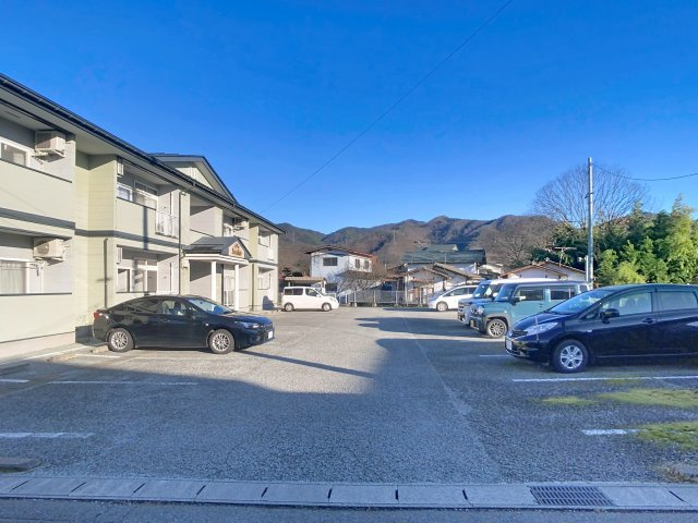 レジデンスアリーイコの駐車場