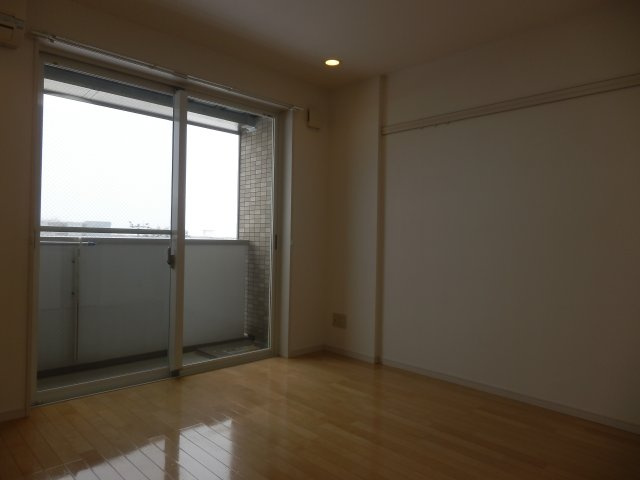 ガーデンヒルズ小白川の洋室