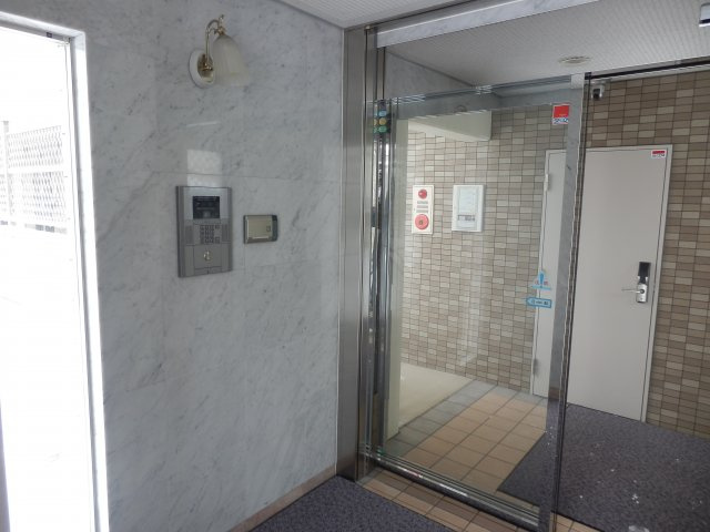 ガーデンヒルズ小白川のエントランス