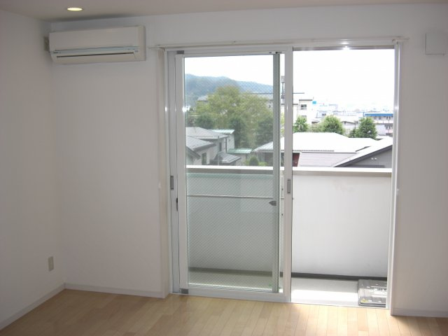 ガーデンヒルズ小白川の洋室