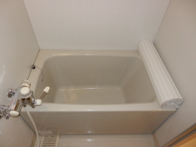 ガーデンヒルズ小白川の浴室