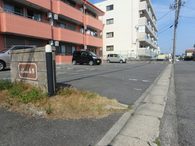 Limpia高峯の駐車場