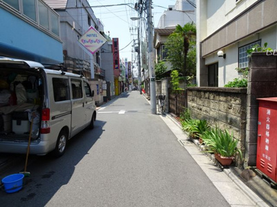 【周辺】 | ホワイトレジデンス | ホワイトレジデンス　物件前