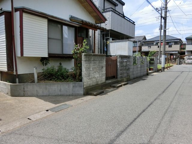 千葉市花見川区長作台２丁目　中古戸建の前面道路含む現地写真