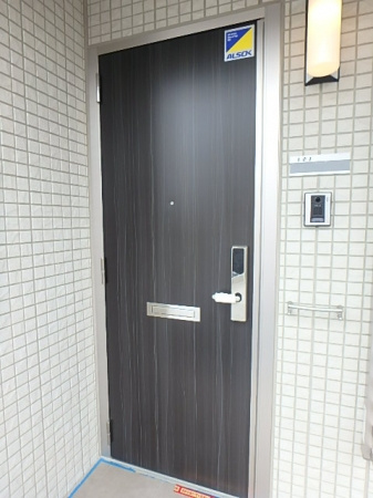 エンソワ Ⅰ番館の玄関