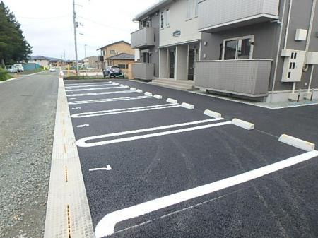 エンソワ Ⅰ番館の駐車場
