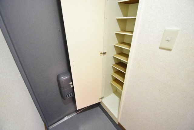 プラーティット本中山の玄関|下駄箱