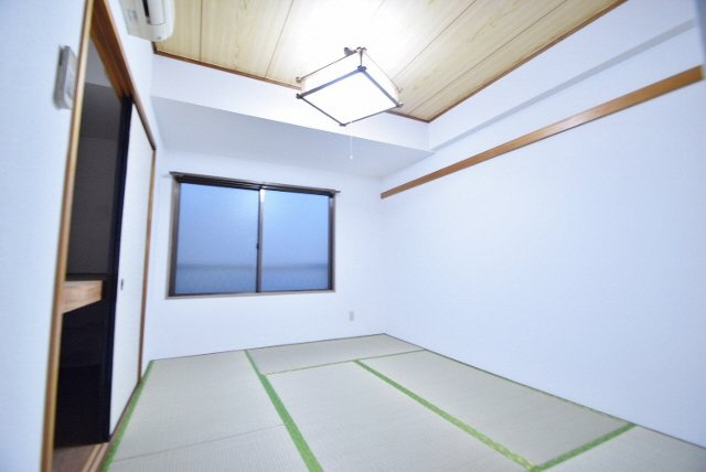 プラーティット本中山の居間・リビング|和室６帖