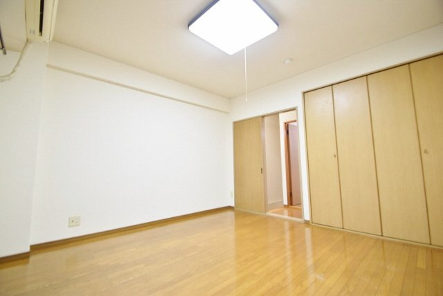 プラーティット本中山の居間・リビング|綺麗な室内です