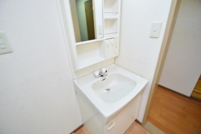 プラーティット本中山の洗面所|独立洗面台付き