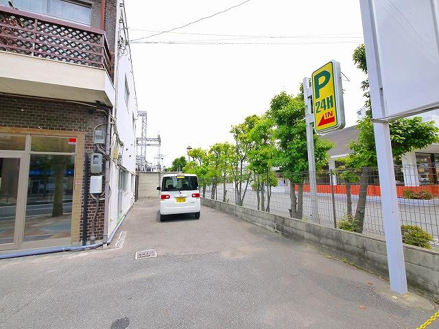 倉嶋店舗の駐車場