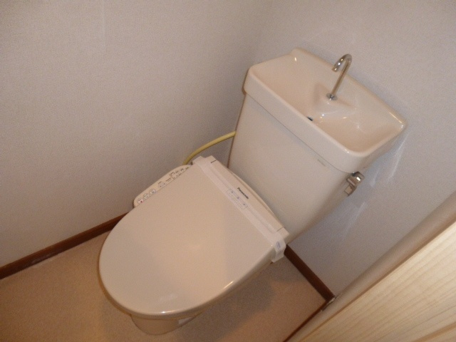 ニューシティヒラタＢのトイレ|シャワー付きトイレ