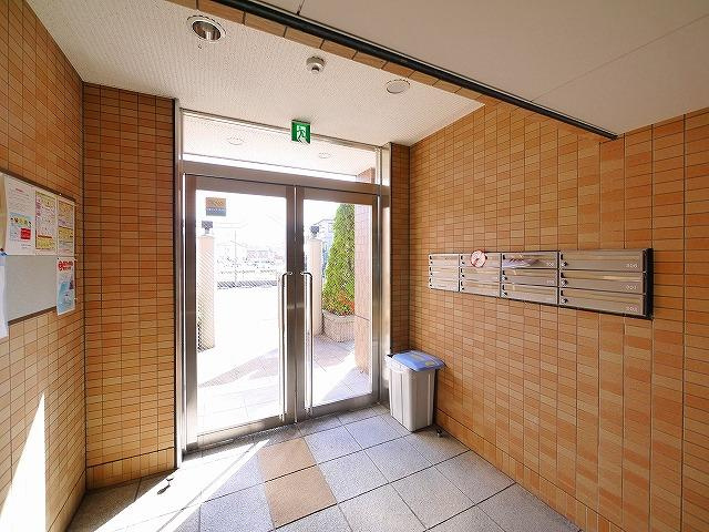 グランレーヴ東生駒のエントランス|清潔なエントランスです