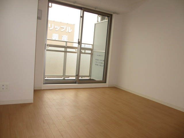 M’プラザ小阪駅前の洋室