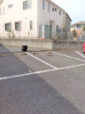 レオパレス道野辺北原の駐車場