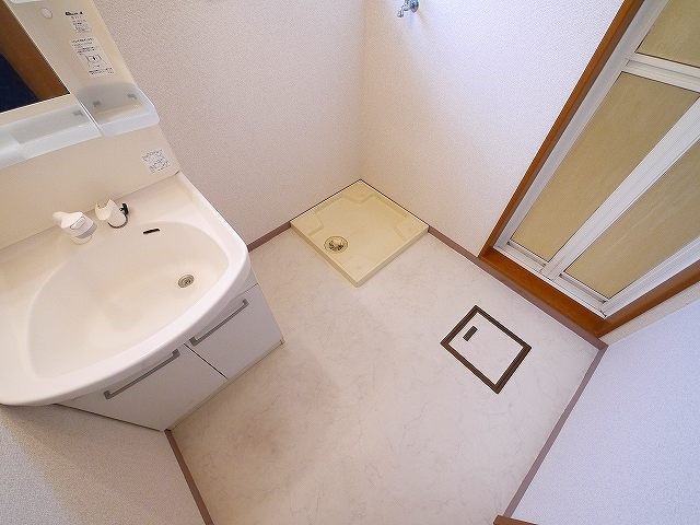 サテライトミーホB棟の洗面所|ゆったりとスペースのある洗面所