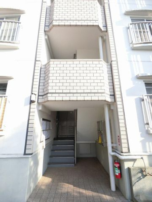 【エントランス】 | ニューライフ金沢文庫Ａ棟 | 建物入り口