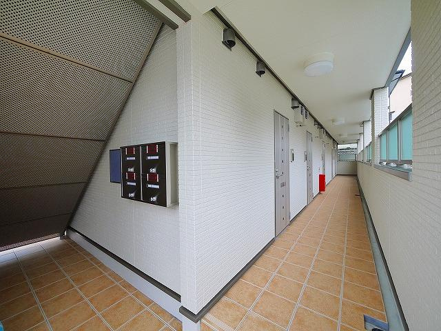 グリュックのその他共用部分|廊下も綺麗です