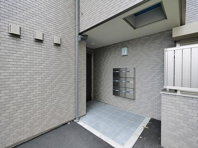 ローレル奈良町のエントランス|オートロック付きで安心。