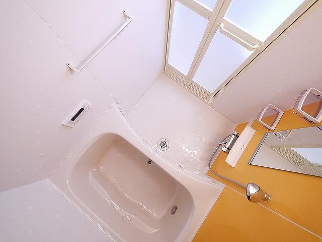 グリュックの浴室|落ち着いた空間のお風呂です