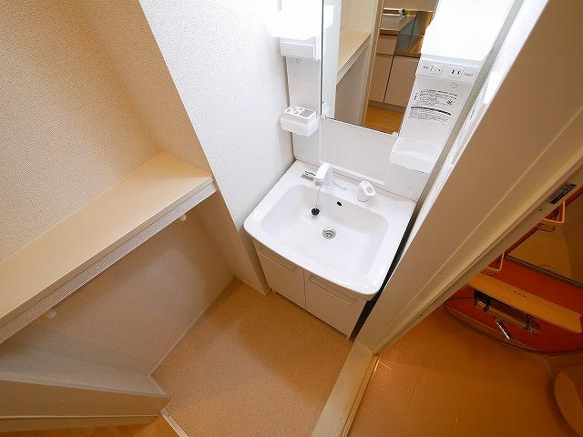 グリュックの洗面所|明るい洗面所です