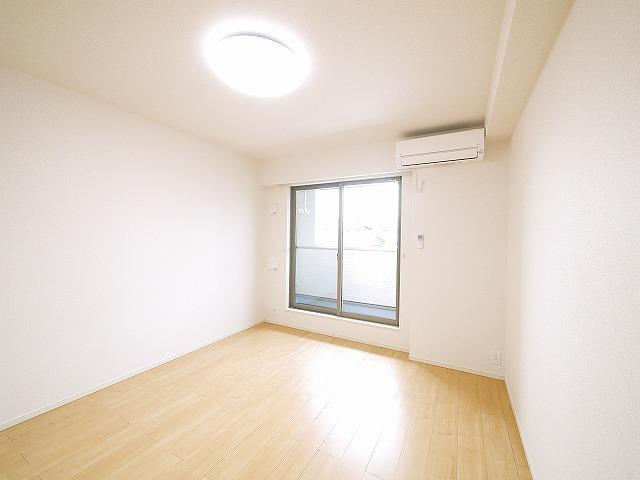 グリュックの寝室|使い勝手のいい寝室です
