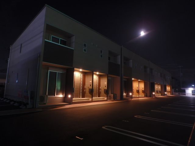 フラットCの外観|夜