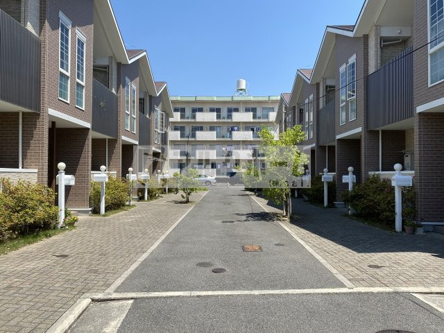 フローラ山本