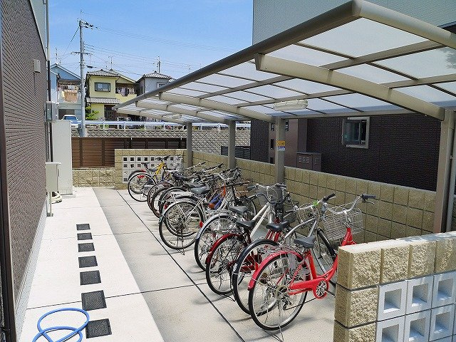 セゾン・ソレイユAのその他共用部分|屋根付きの駐輪場