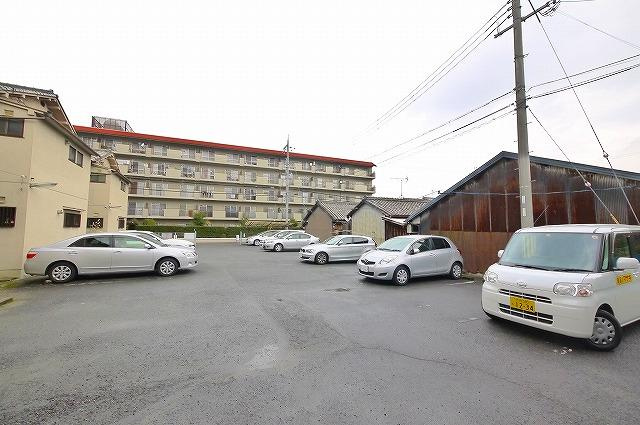 中島コーポAの駐車場