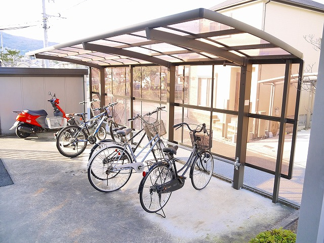 ウッドバレーＡのその他共用部分|屋根付きの駐輪スペース