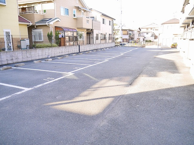 ウッドバレーＡの駐車場|駐車場があるので、車を買う予定の方も安心です