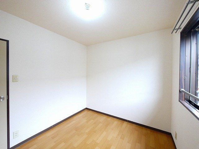 エピーメロンの洋室|落ち着いた色調の洋室です