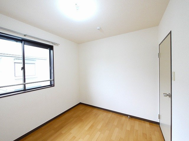 エピーメロンの洋室|落ち着いた色調の洋室です